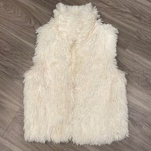 EUC Cato Faux Fur Fuzzy Vest